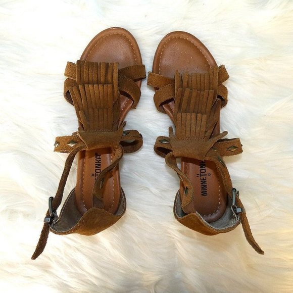 MinneTonka Melina Fringe Wedge Size 7 - Picture 14 of 15